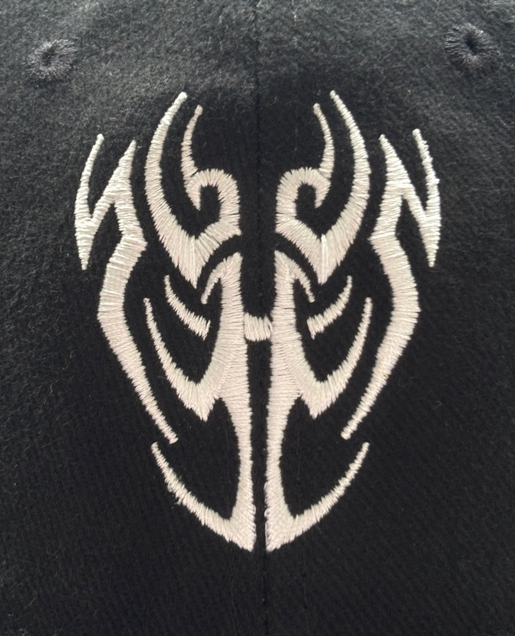 Y2K tribal LED kšiltovka