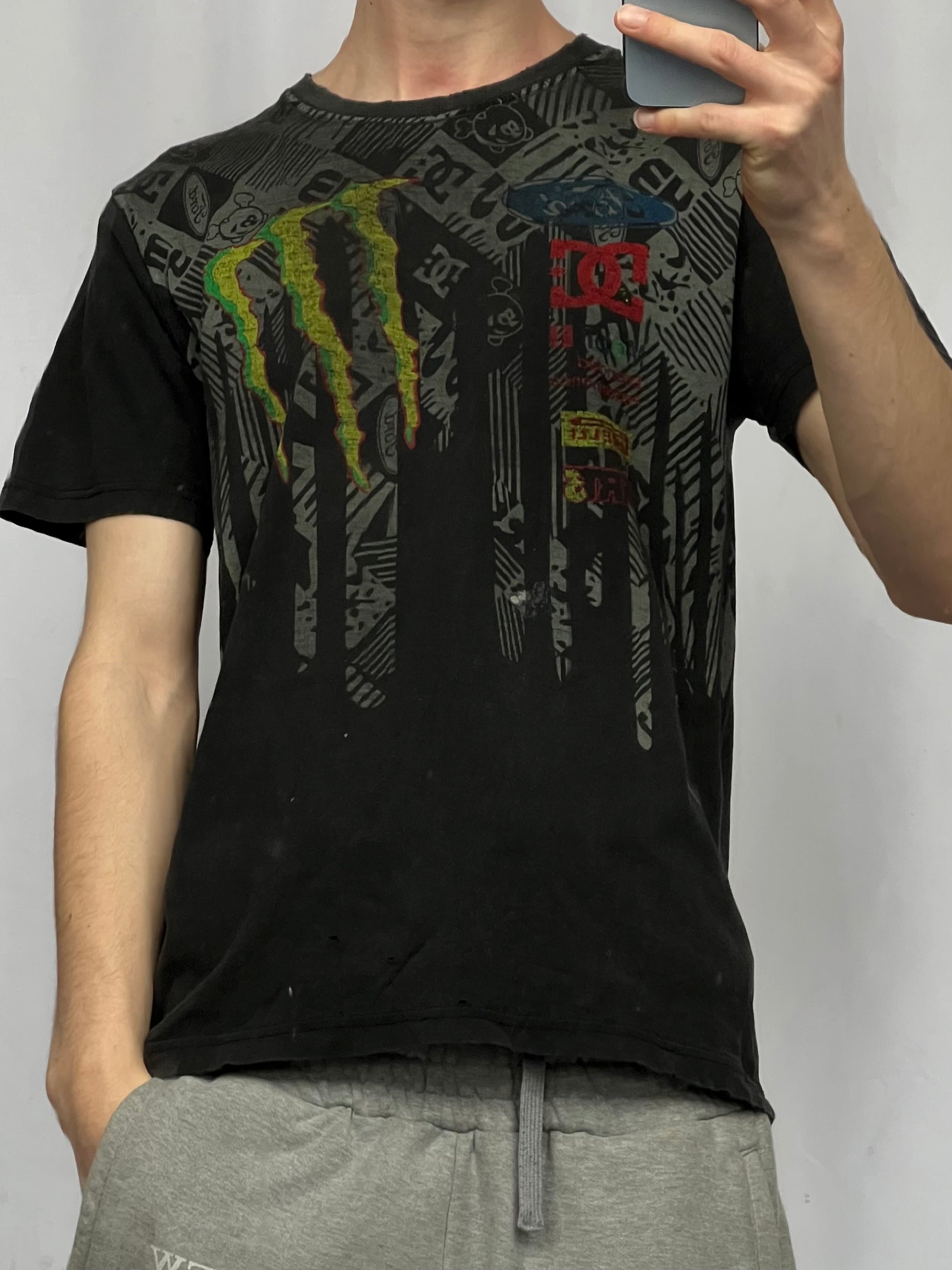 Vintage rare graphic Monster x DC shoes triko