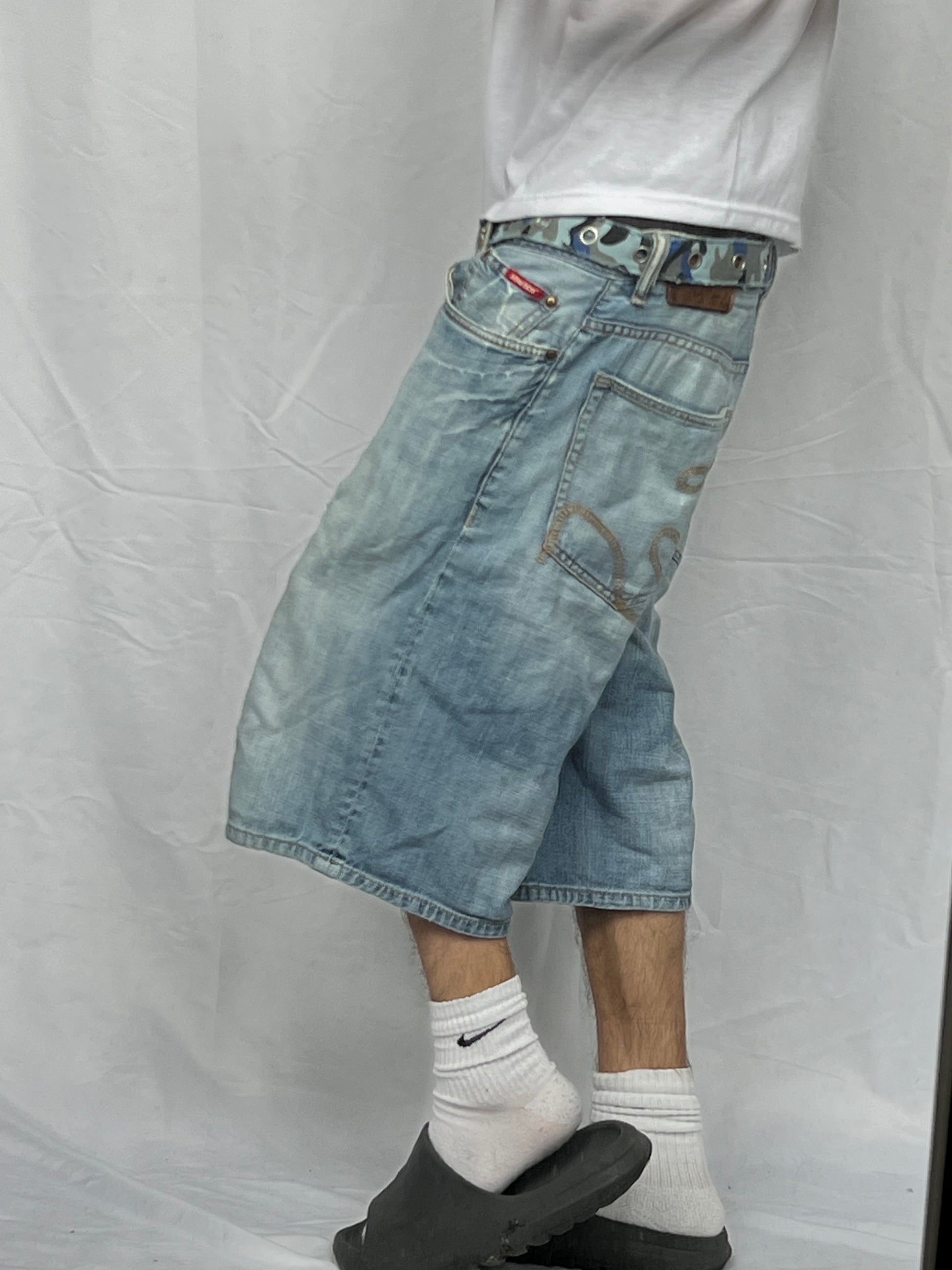 2000s baggy Ecko jorts