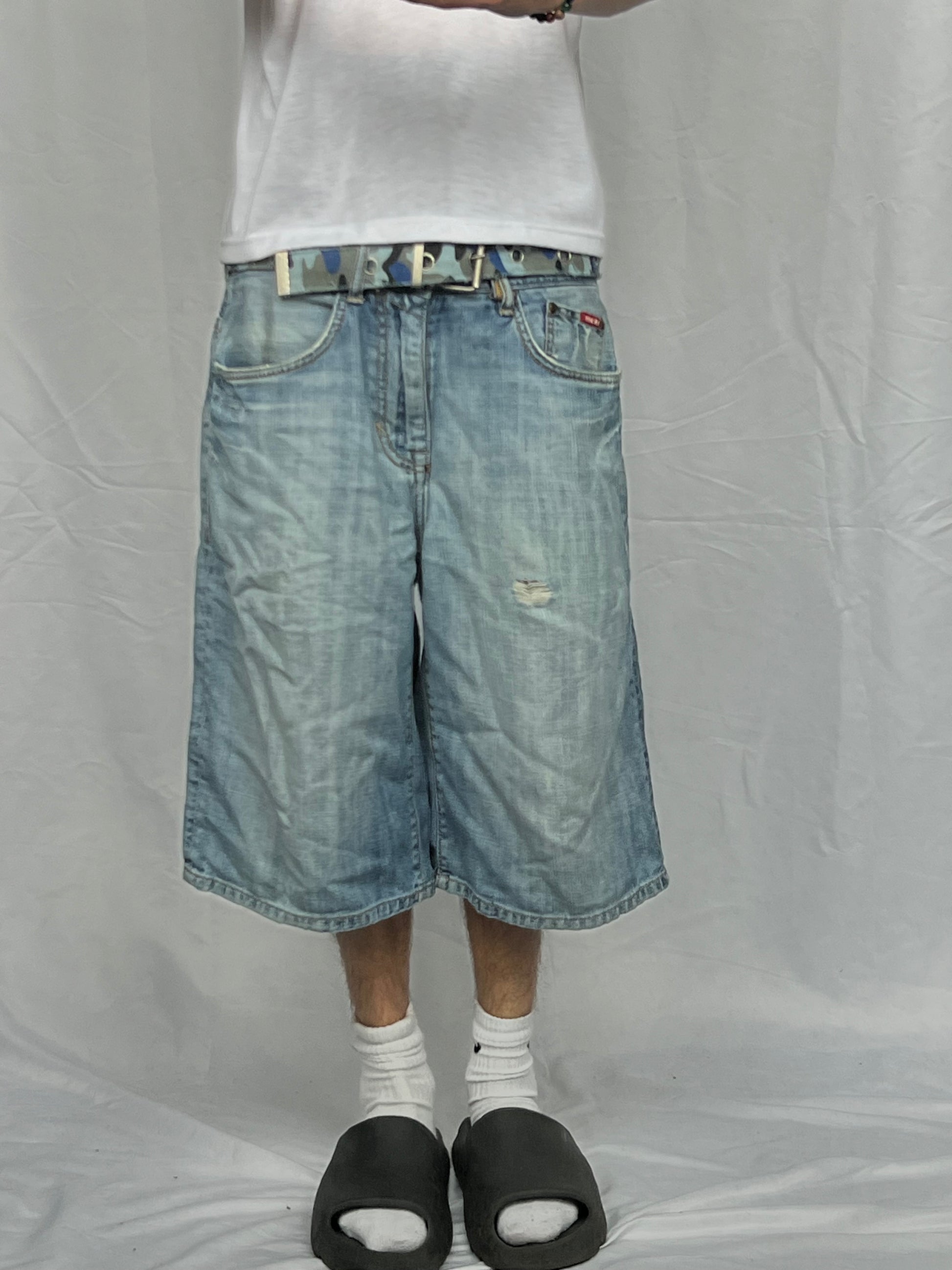 2000s baggy Ecko jorts