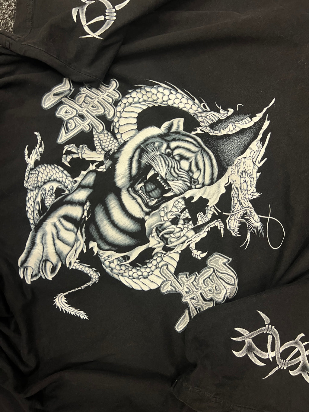 Vintage heavy black cotton 00s Y2K dragon tiger graphic double sided tribal triko